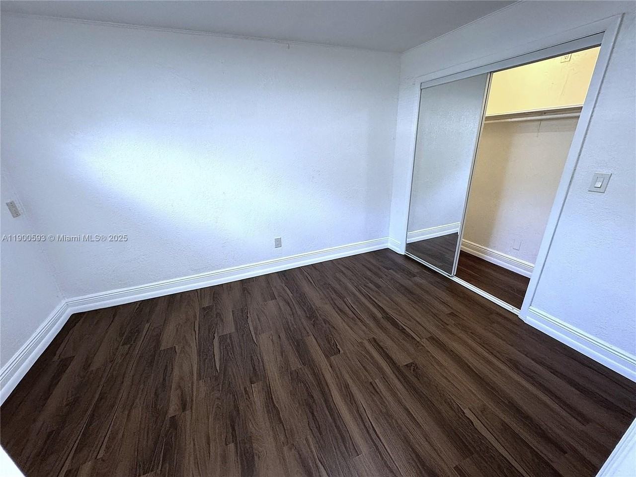 1025 Nw 7th Ave #B - Photo 4 of 8