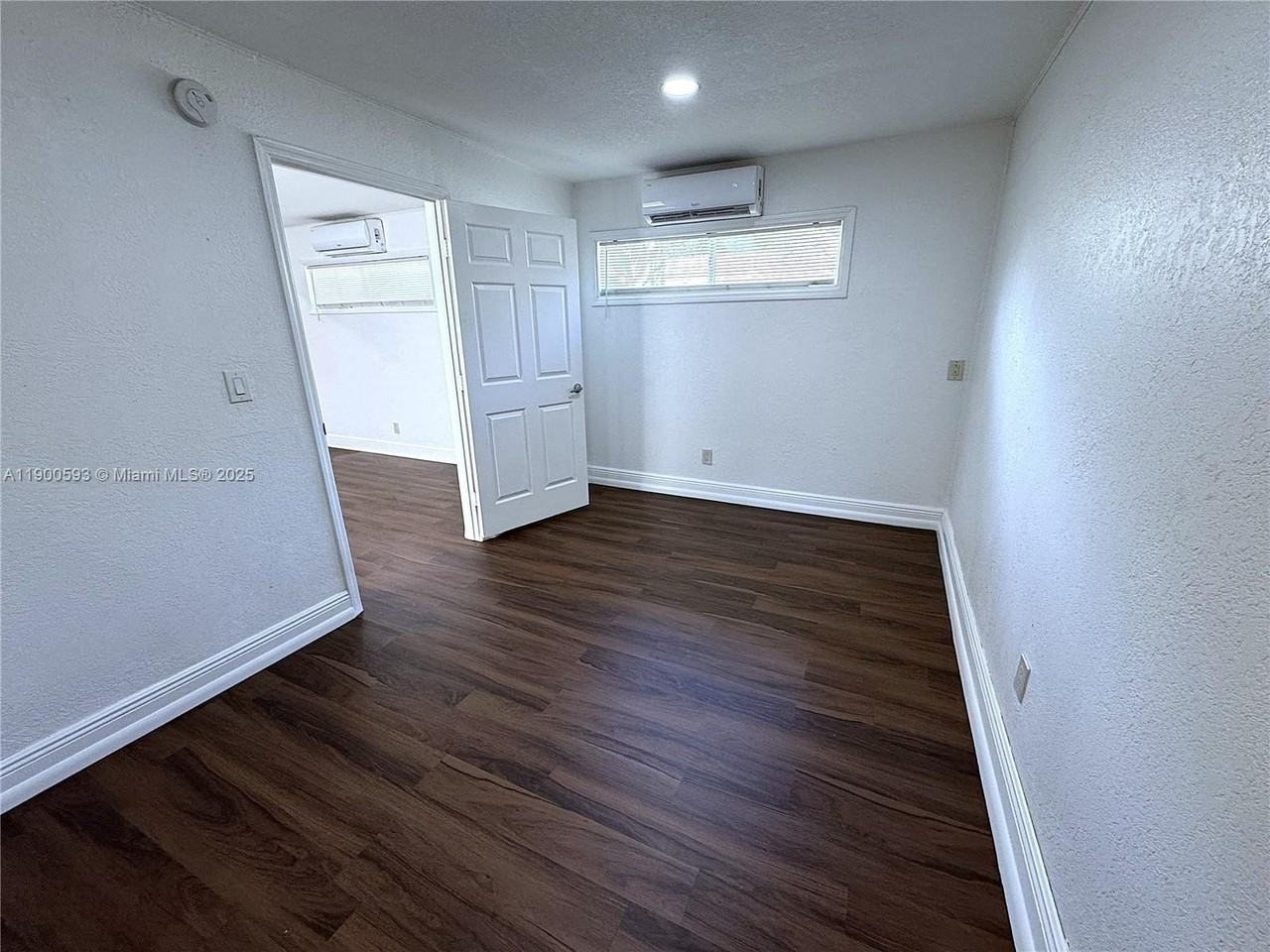 1025 Nw 7th Ave #B - Photo 5 of 8