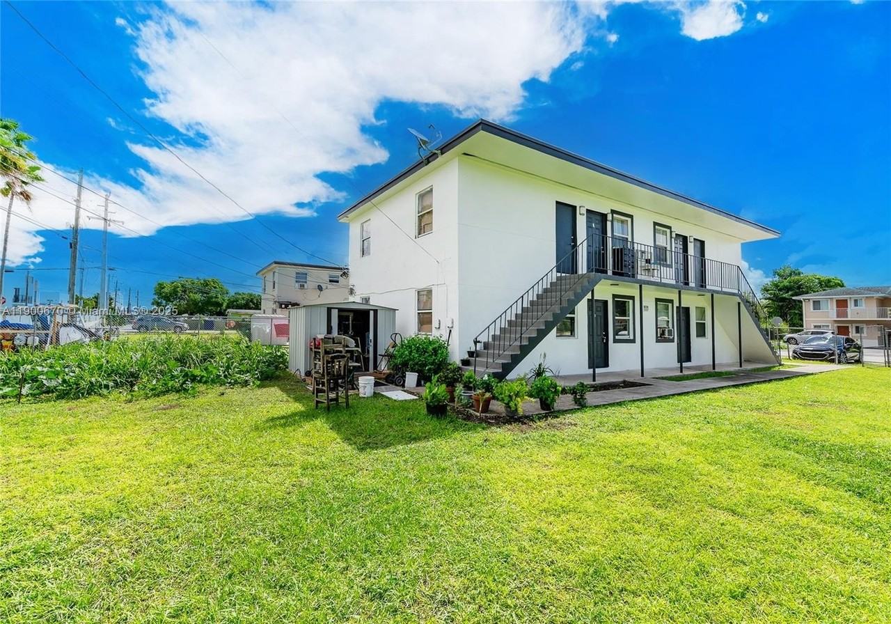 10015 Sw 170th Ter #2 - Photo 3 of 26