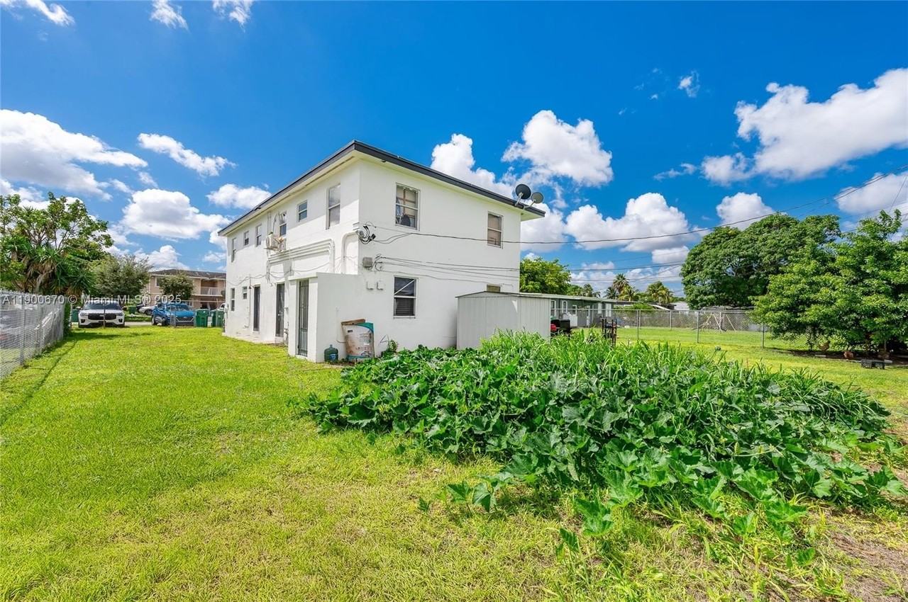 10015 Sw 170th Ter #2 - Photo 4 of 26