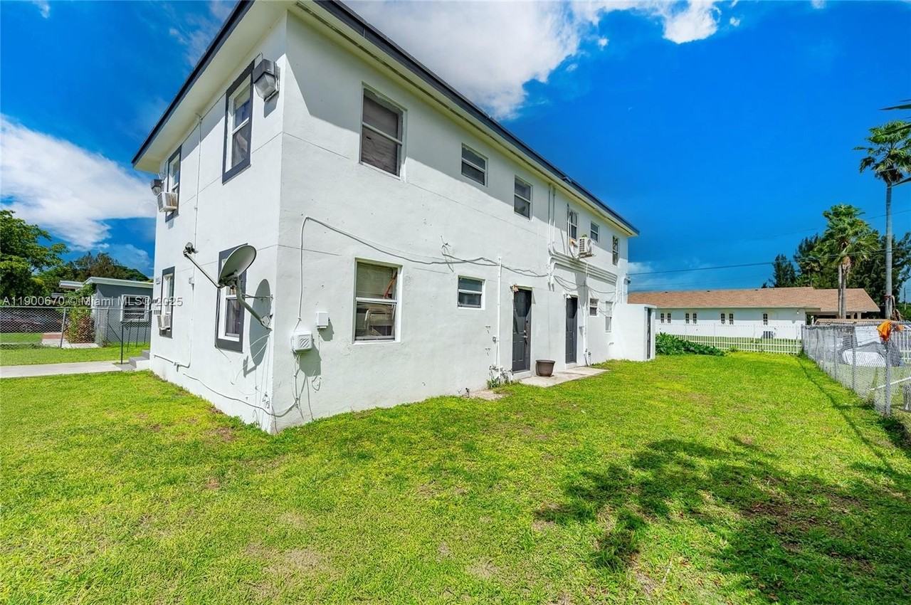 10015 Sw 170th Ter #2 - Photo 6 of 26