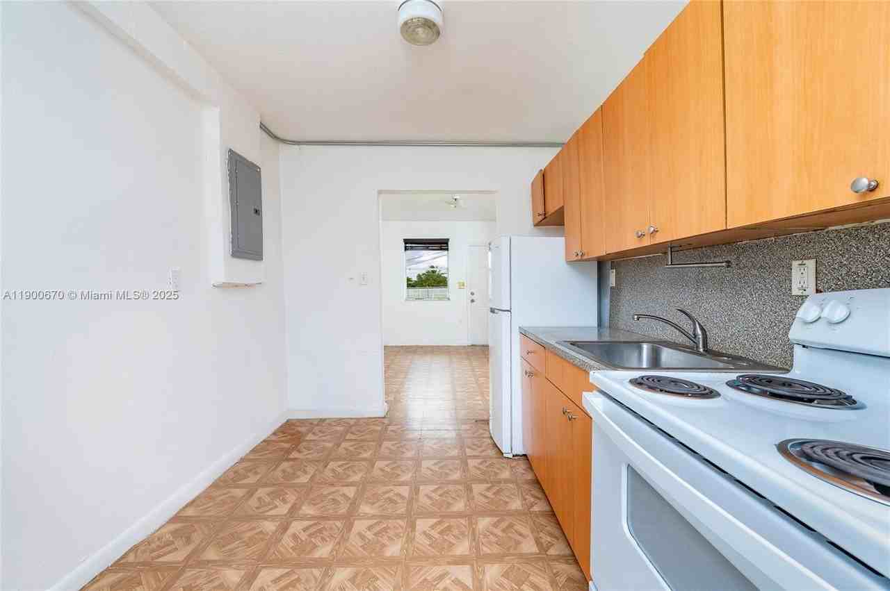 10015 Sw 170th Ter #2 - Photo 7 of 26