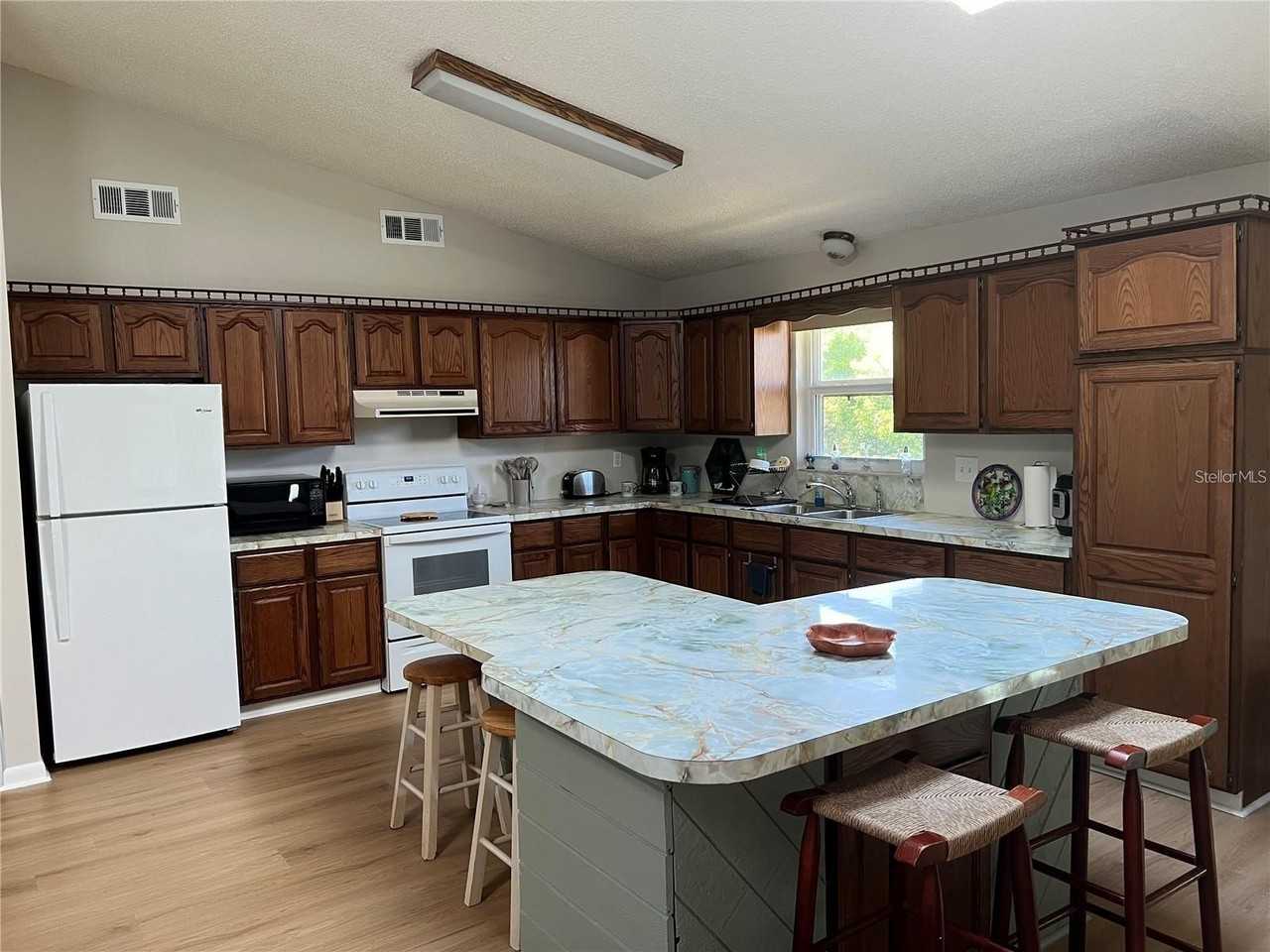 1213 N Central Ave - Photo 2 of 12