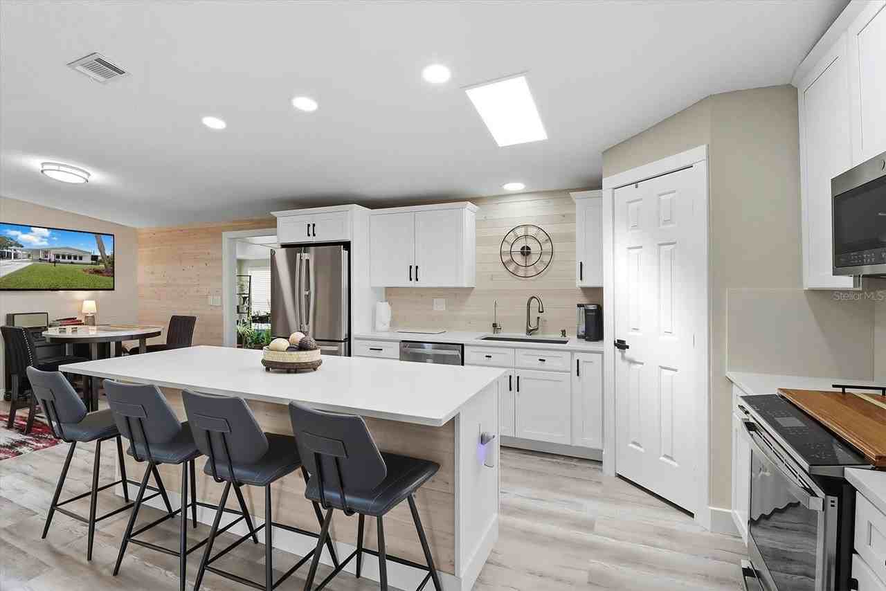 720 Orchid St - Photo 2 of 43