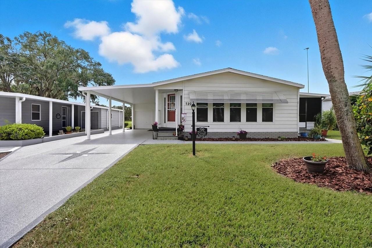 720 Orchid St - Photo 5 of 43