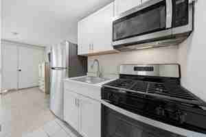 featured image of 805 W New York Ave