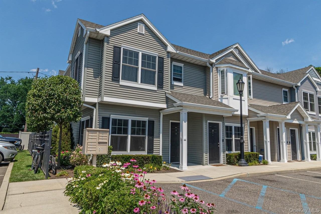 5 Robert Court Street - Photo 3 of 20