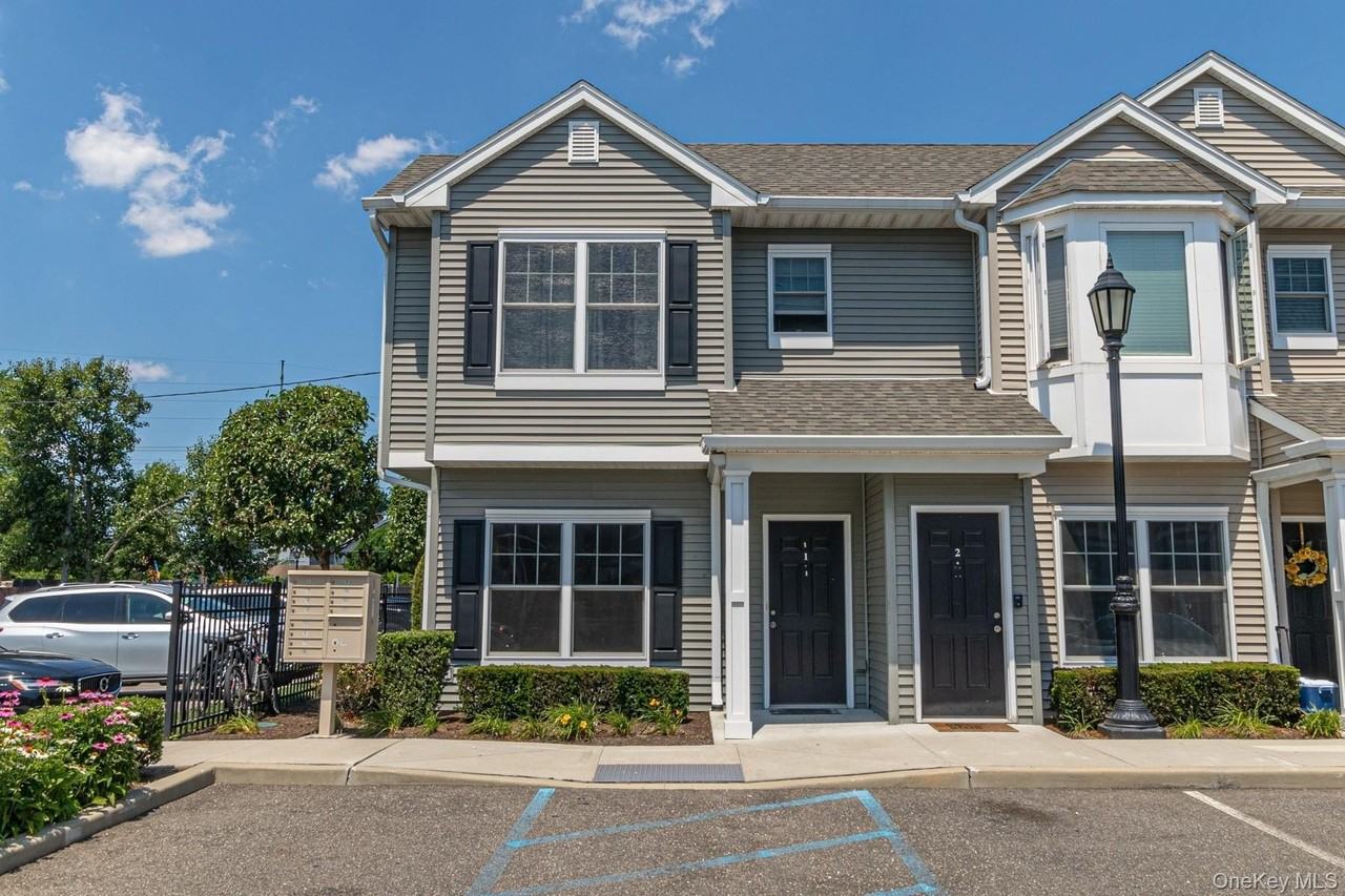 5 Robert Court Street - Photo 4 of 20