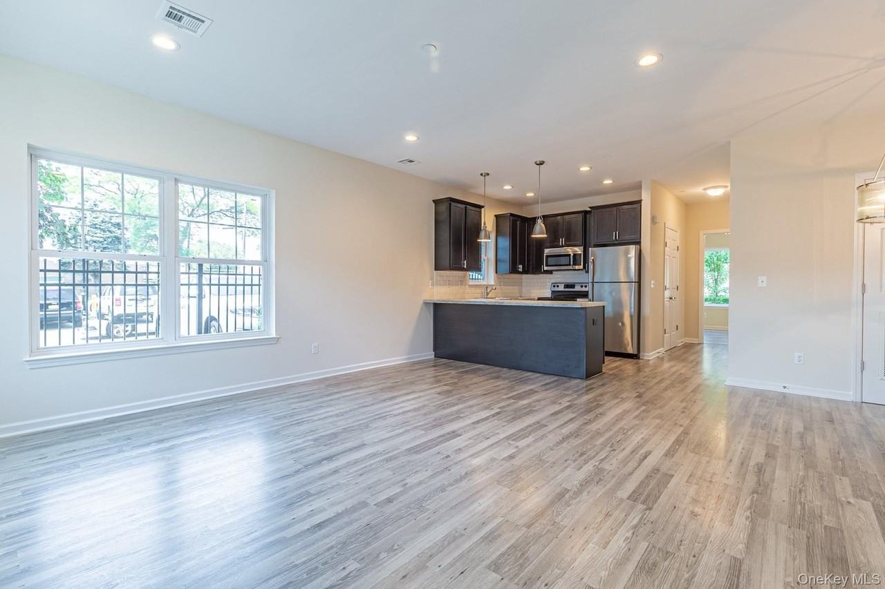 5 Robert Court Street - Photo 5 of 20