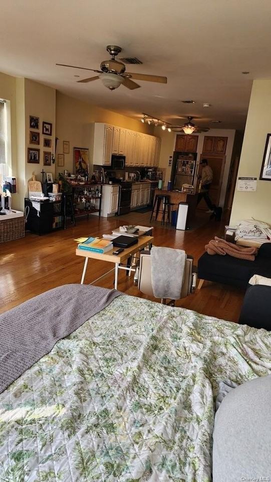 292 Main St - Photo 4 of 9