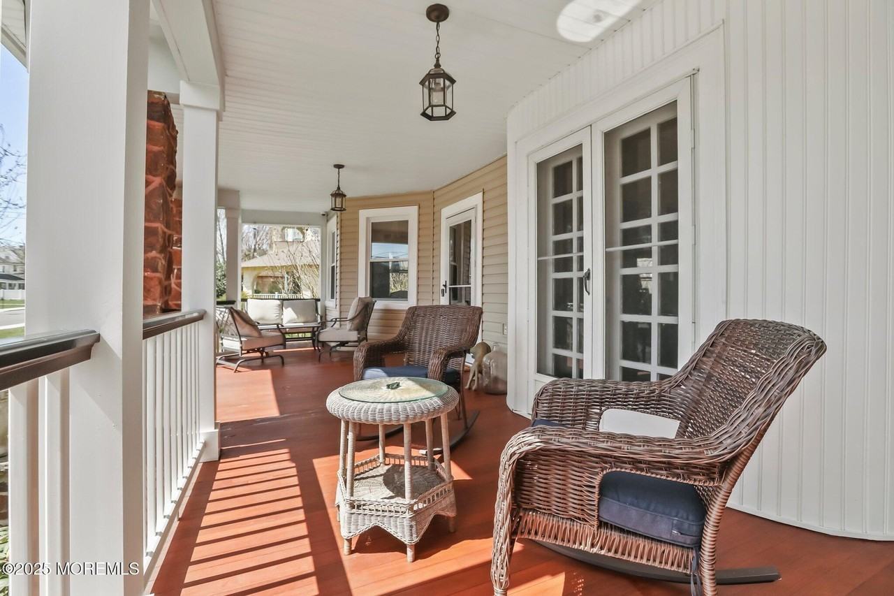 125 Morris Ave - Photo 4 of 34