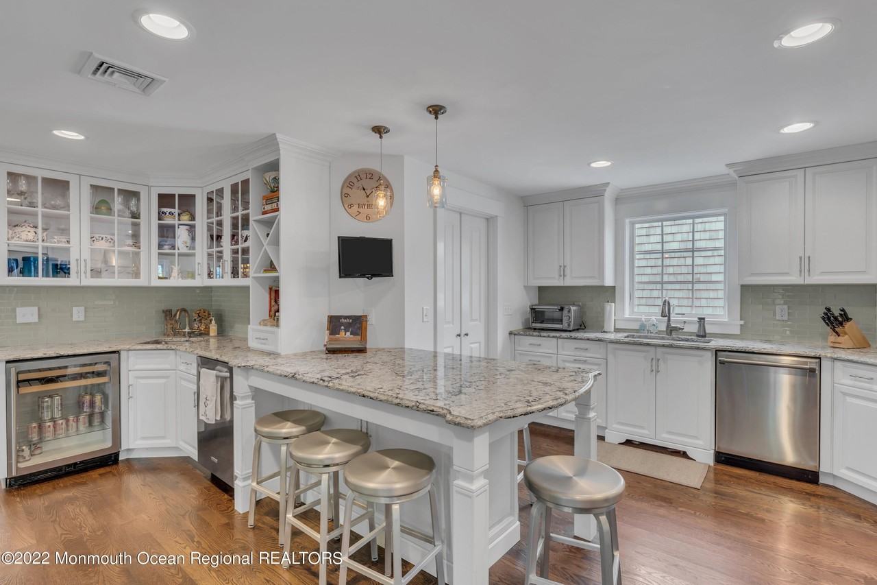 35 Bristol Pl - Photo 5 of 23