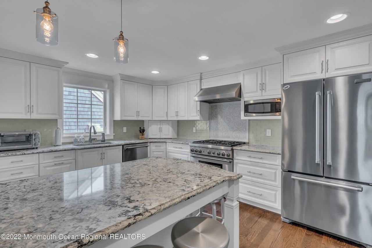 35 Bristol Pl - Photo 6 of 23