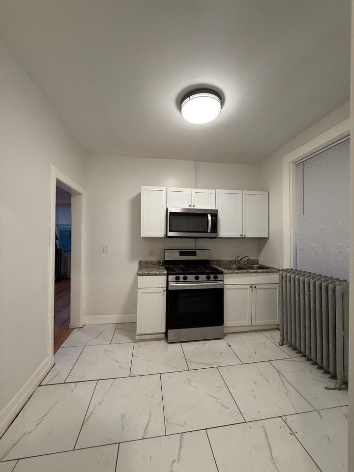 6928 S Green St #1S - Photo 6 of 12