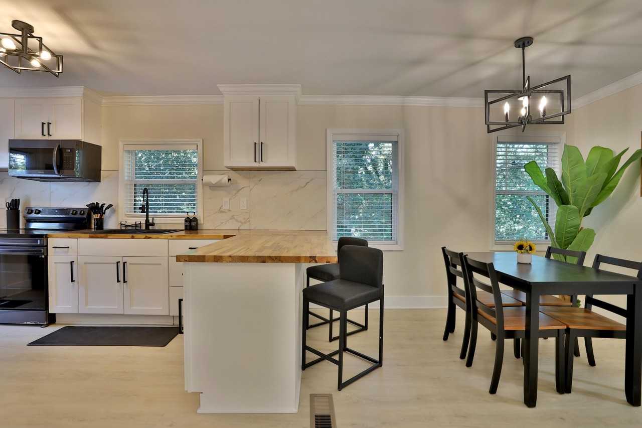 Holly Hill Dr - Photo 2 of 17