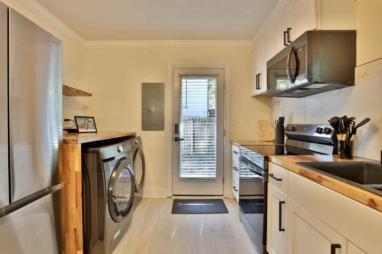 Holly Hill Dr - Photo 5 of 17