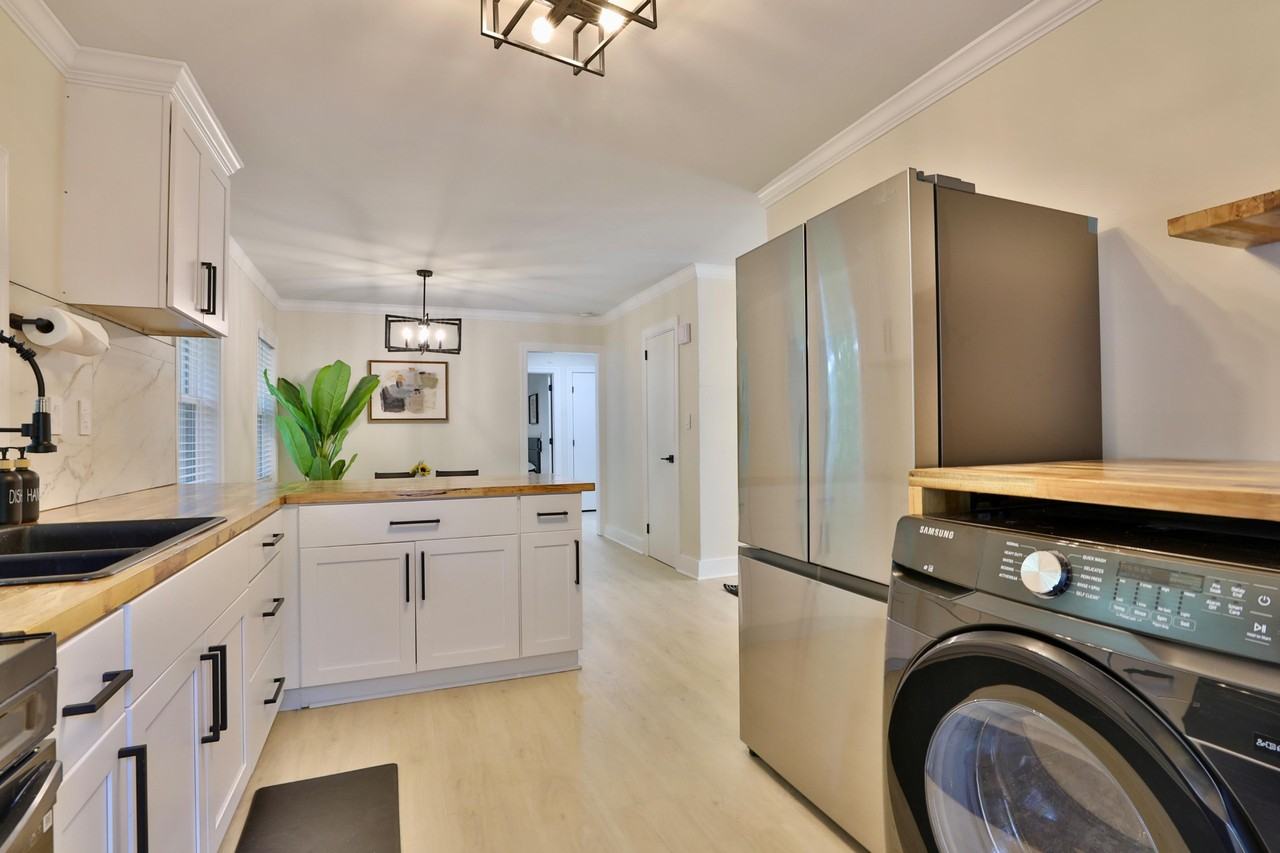 Holly Hill Dr - Photo 7 of 17