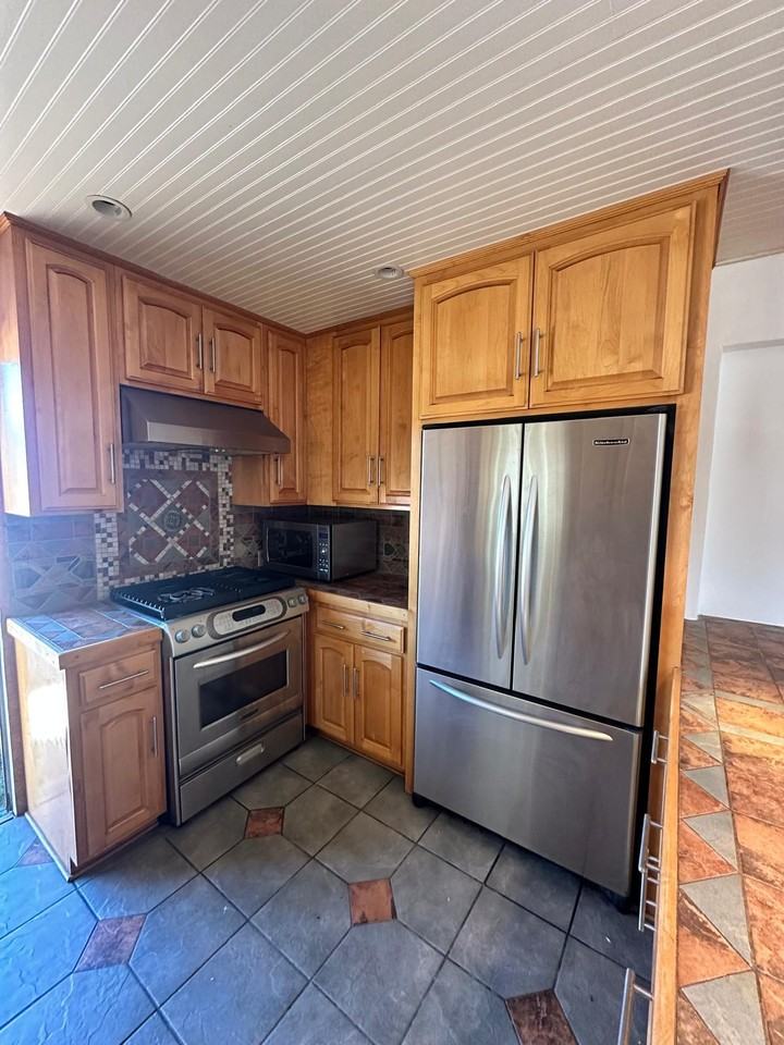 Cometa Ave - Photo 5 of 10