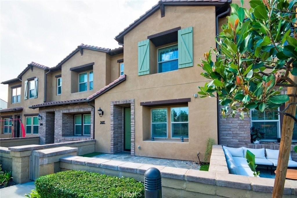 2437 Sanabria Ln - Photo 4 of 36