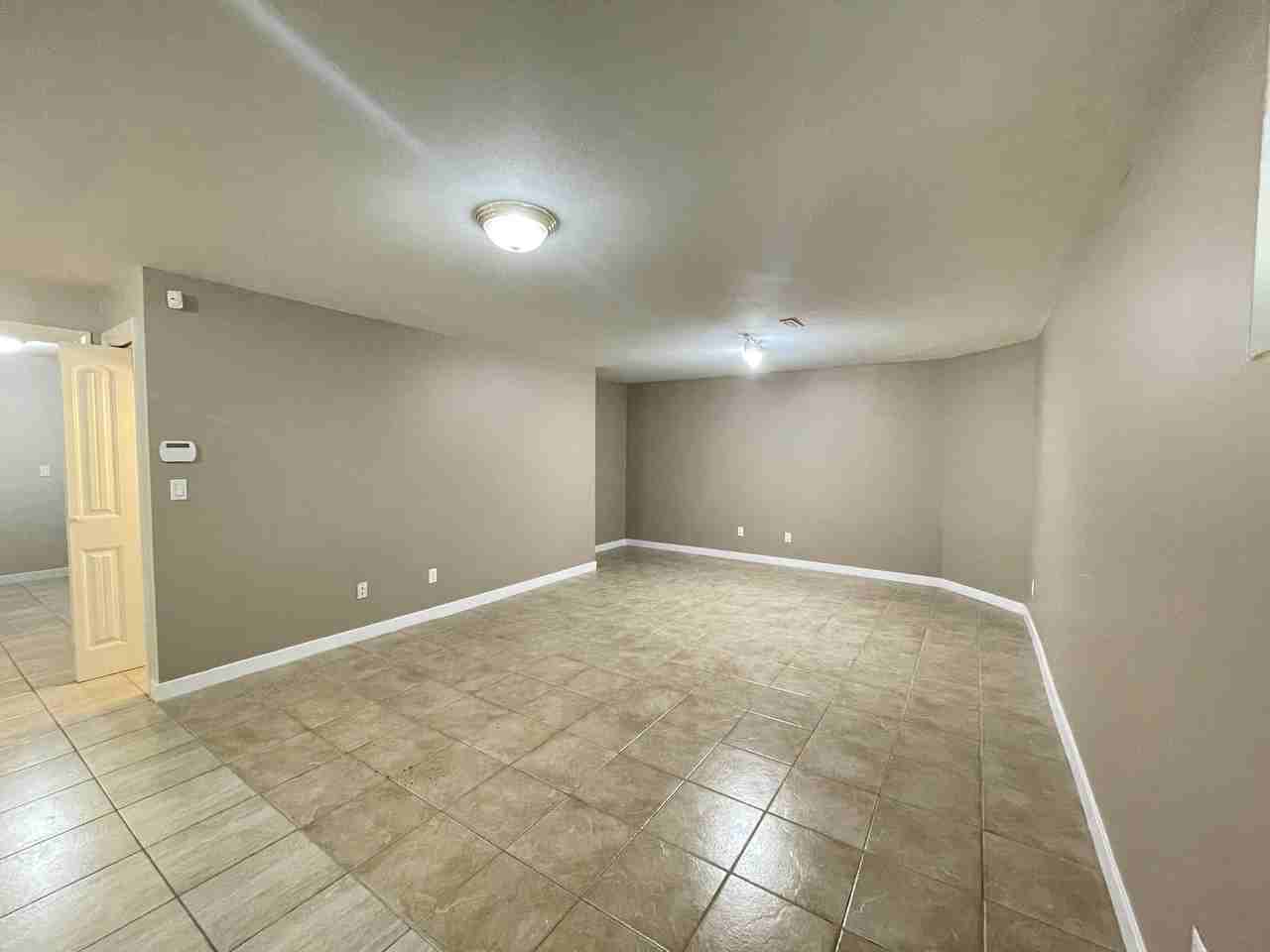 16737 85 Avenue - Photo 4 of 12