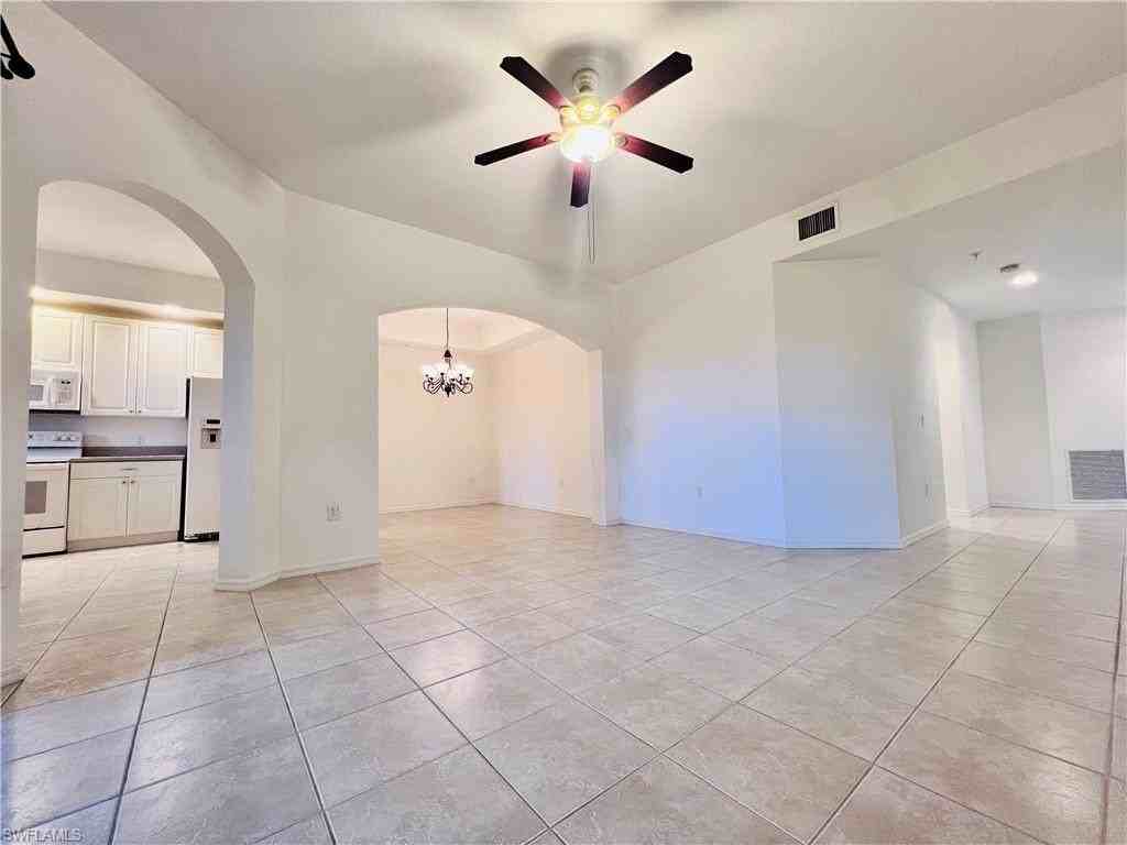 1435 Mariposa Cir #102 - Photo 3 of 24