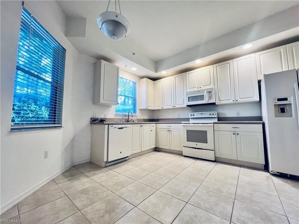 1435 Mariposa Cir #102 - Photo 6 of 24