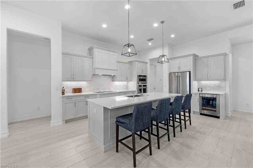 14265 Laguna Springs Ln - Photo 4 of 40