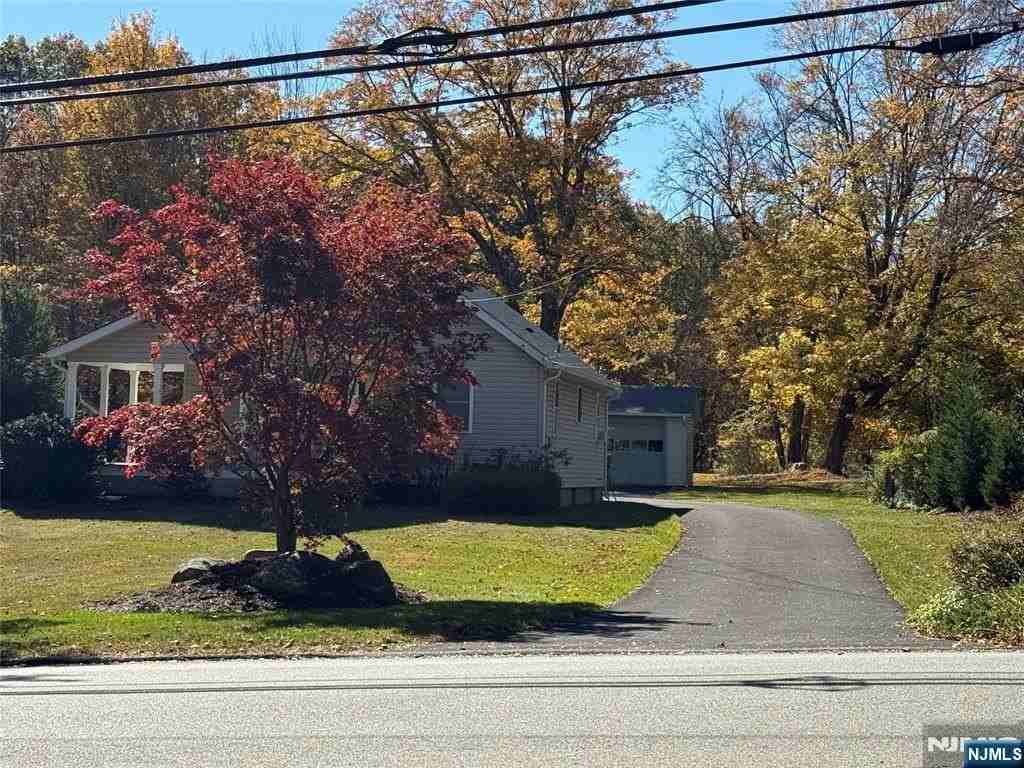 73 Kiel Ave - Photo 2 of 43