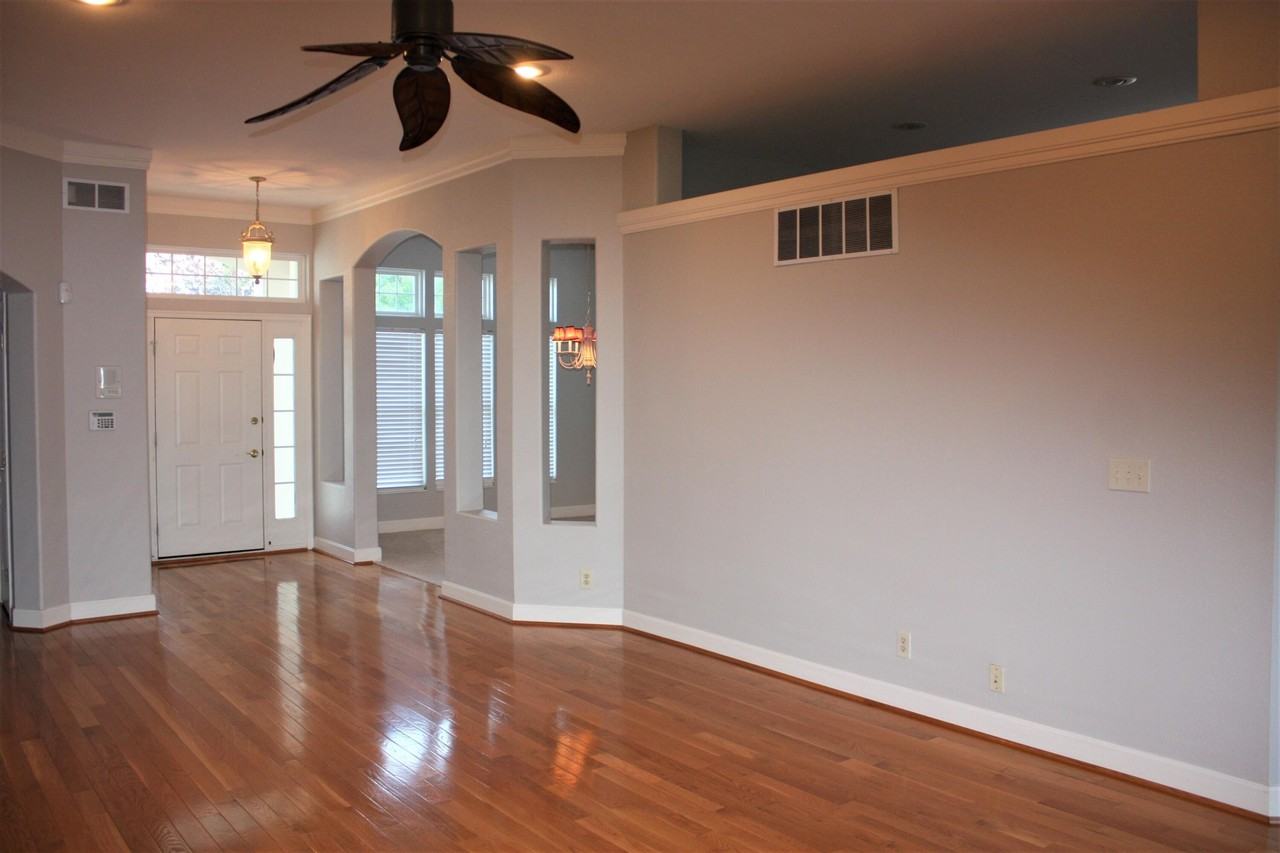 8423 Old World Court - Photo 5 of 29