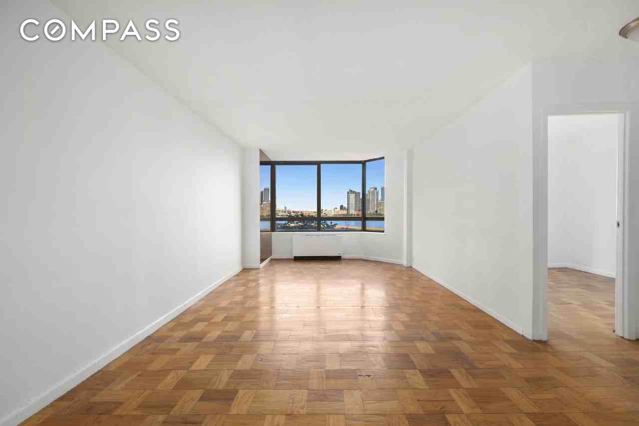 630 1st Ave #6S - Photo 3 of 11