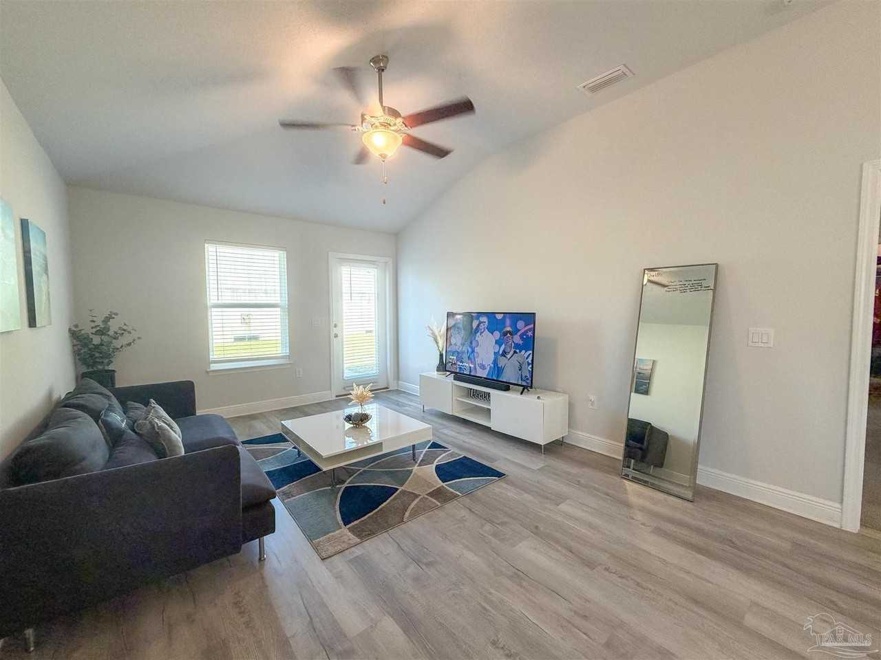 392 Hilburn Ln - Photo 3 of 26