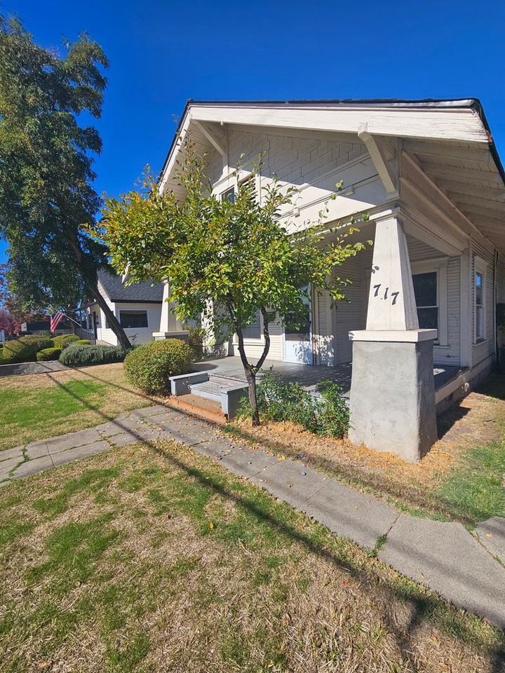 717 E Jackson St - Photo 2 of 18