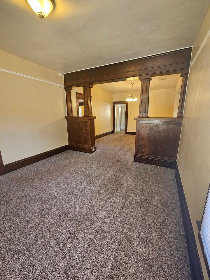 717 E Jackson St - Photo 4 of 18