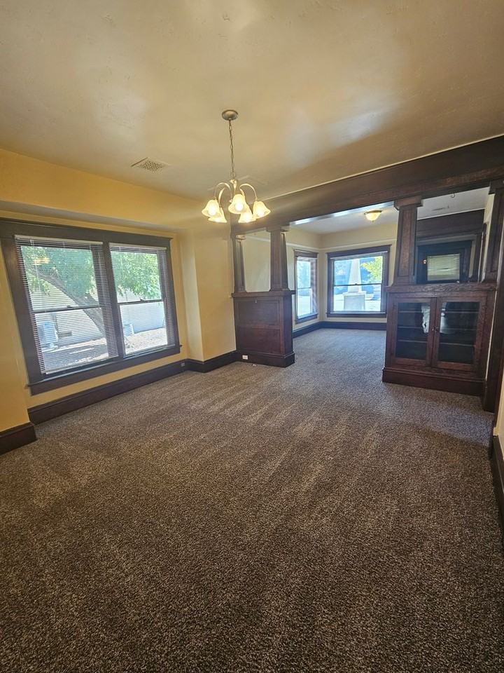 717 E Jackson St - Photo 5 of 18