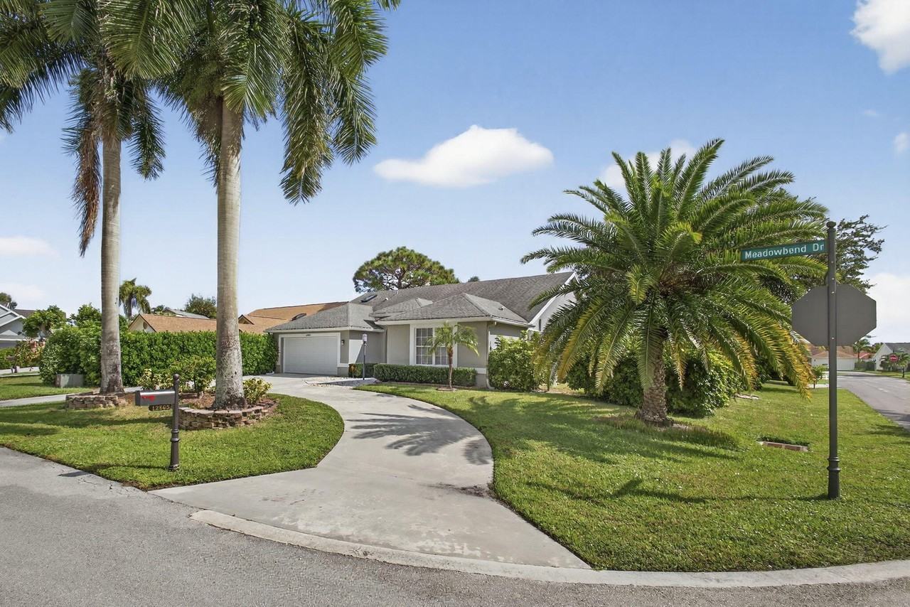 12865 Meadowbend Dr - Photo 2 of 47