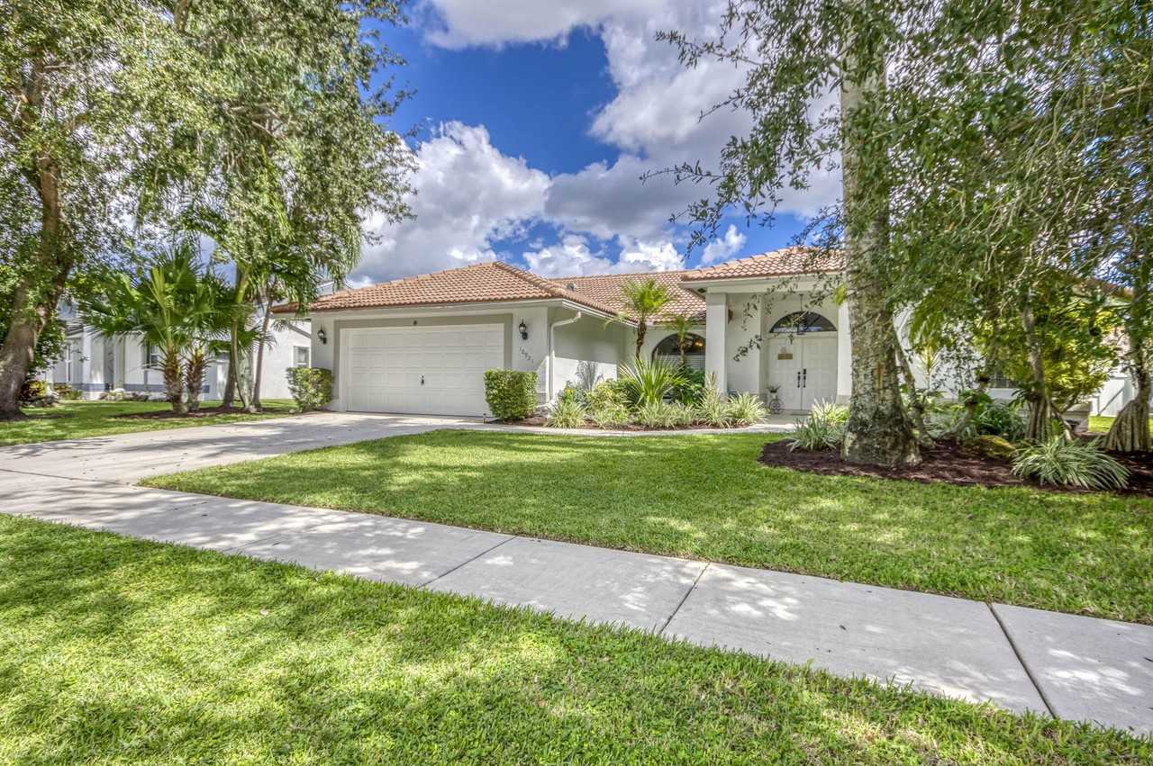 10921 Paso Fino Dr - Photo 2 of 33