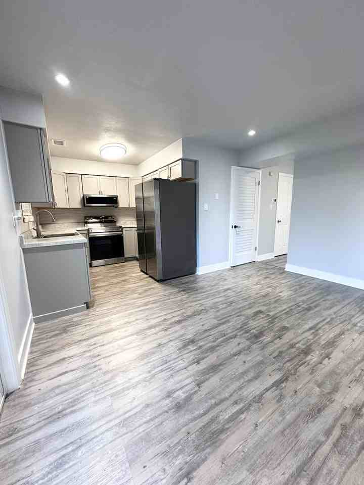 3231 Saxon Pl - Photo 4 of 24