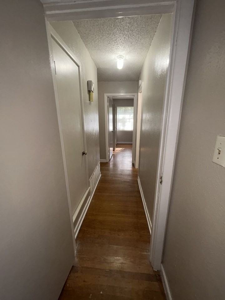 1100 Pine Dr - Photo 3 of 16