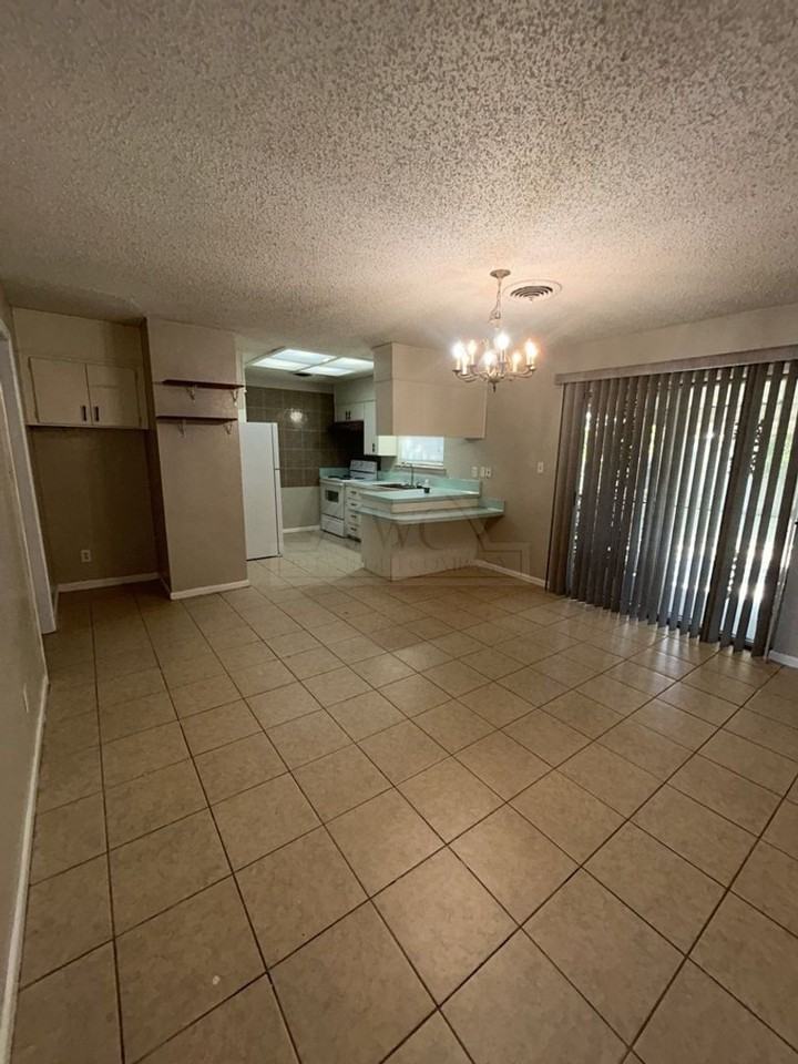 1100 Pine Dr - Photo 5 of 16