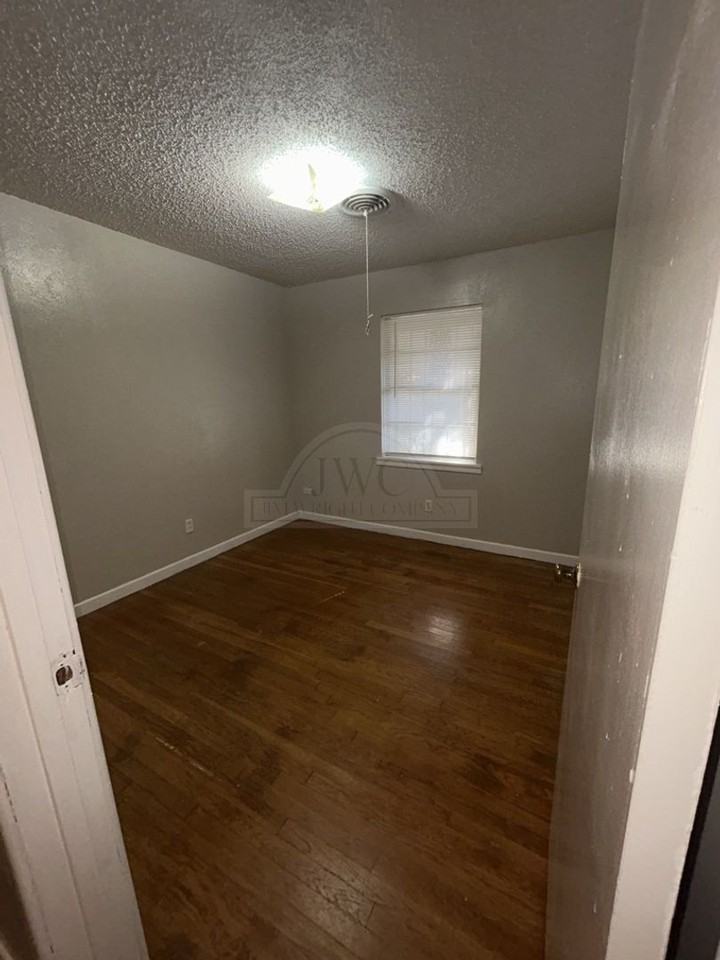 1100 Pine Dr - Photo 7 of 16