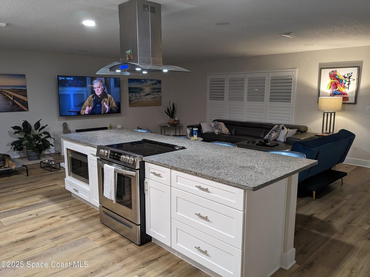 215 Artemis Boulevard - Photo 5 of 33