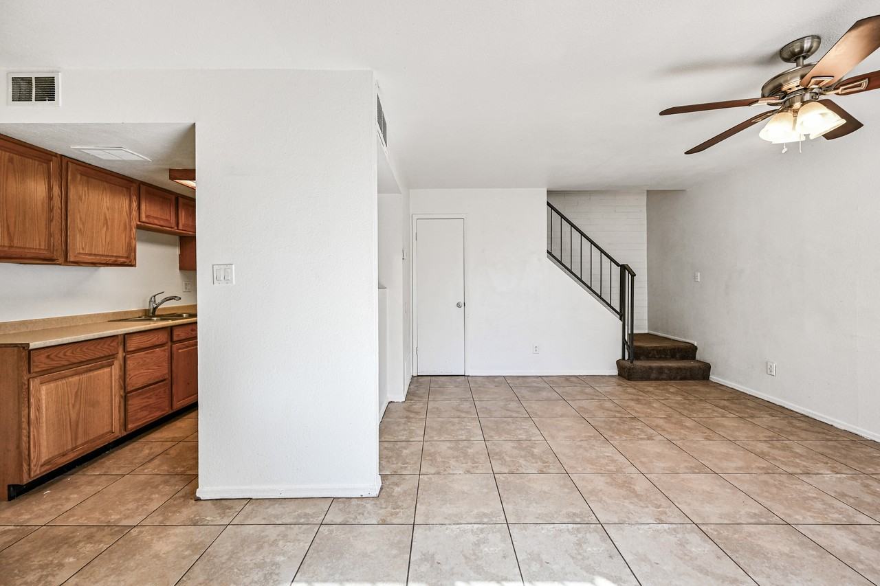 4240 South 46th Place - Photo 4 of 17