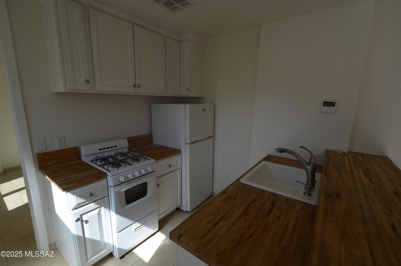 1407 North Catalina Avenue #1 - Photo 4 of 10