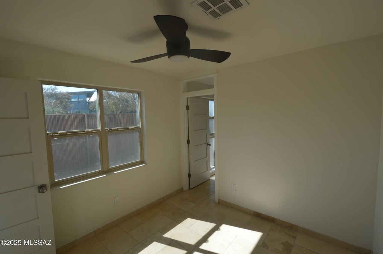 1407 North Catalina Avenue #1 - Photo 5 of 10