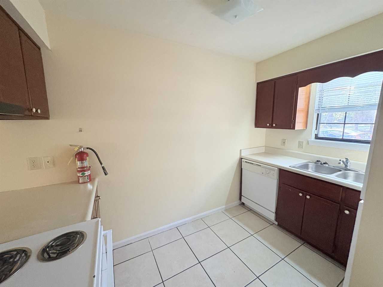 1858 Sylvan Ct - Photo 3 of 21