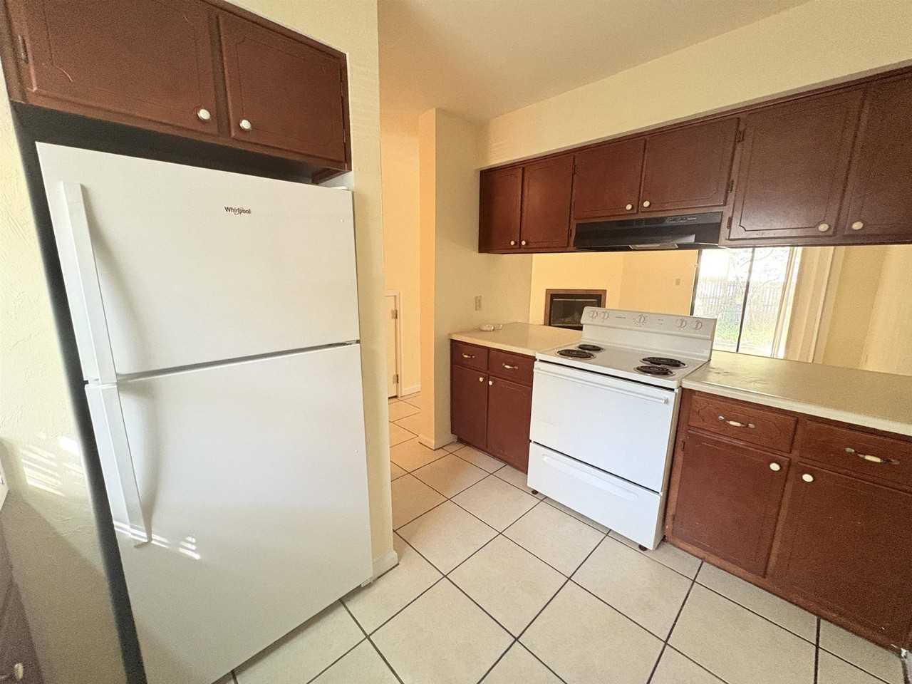 1858 Sylvan Ct - Photo 4 of 21