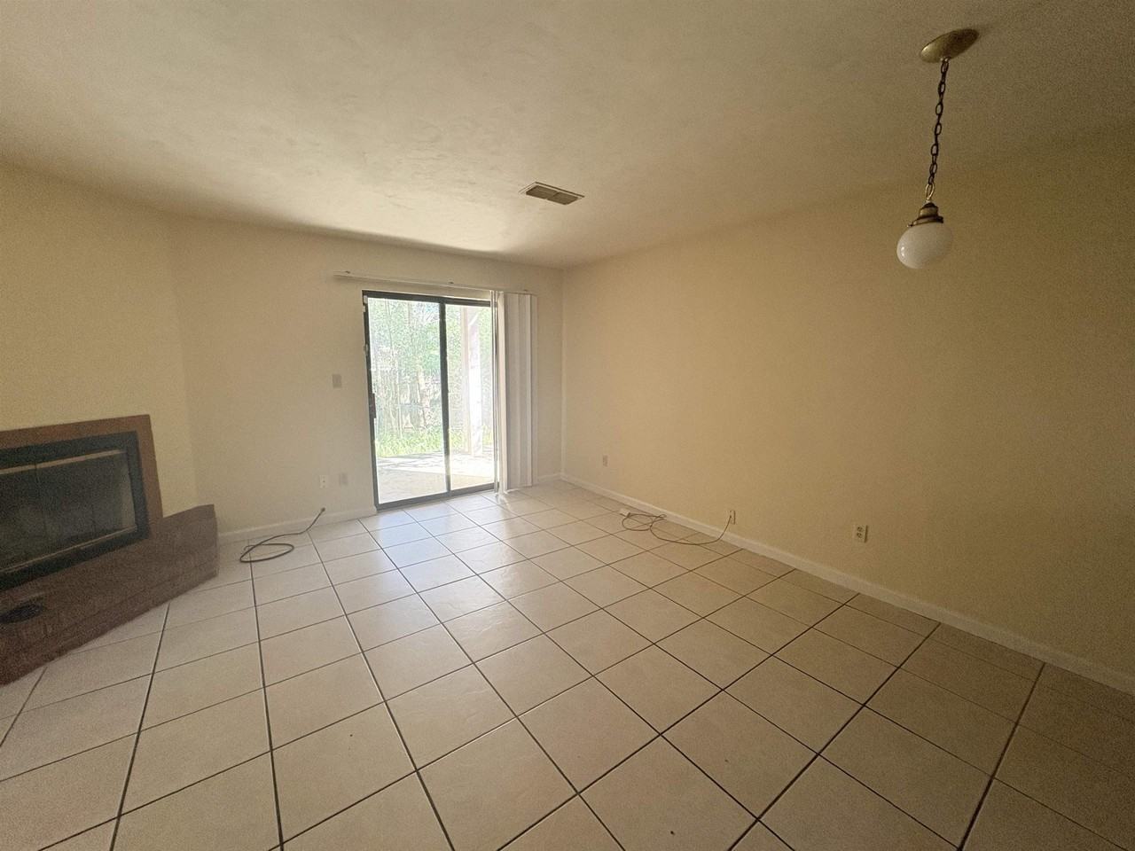 1858 Sylvan Ct - Photo 5 of 21