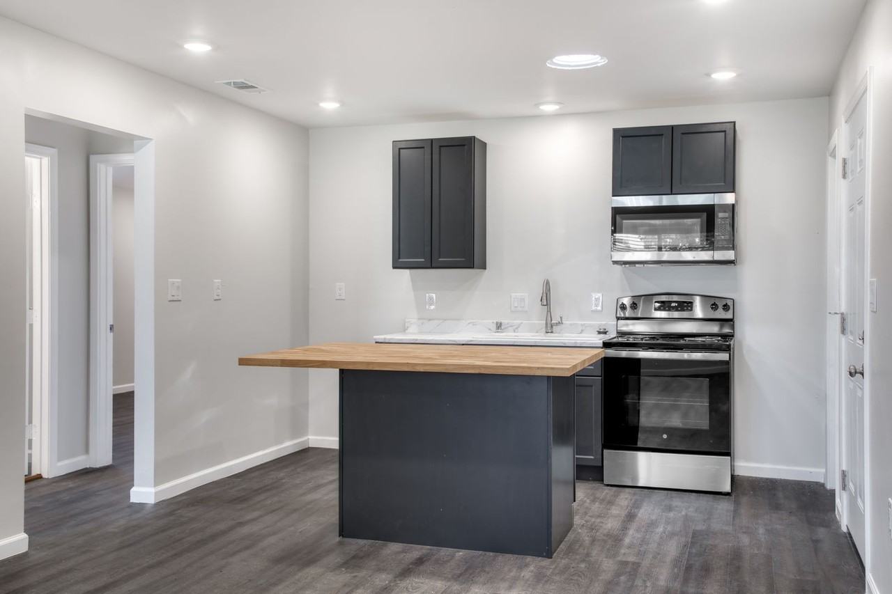 915 Grigsby Ave #201 - Photo 7 of 19