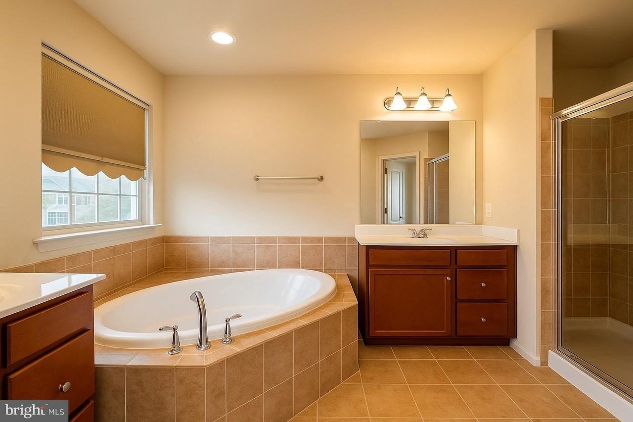 3232 Careysbrook Ct - Photo 5 of 9