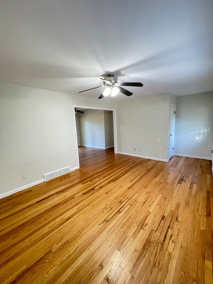 12208 East 53rd Street - Photo 3 of 14
